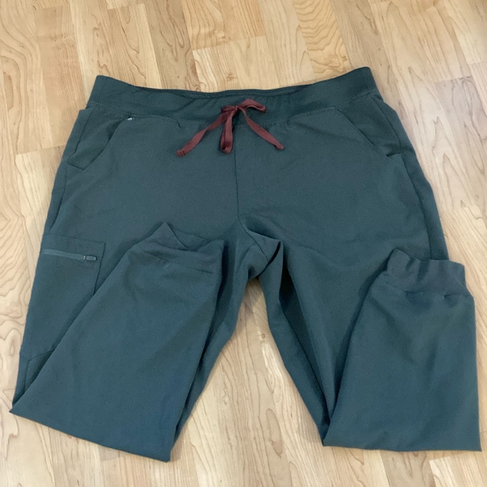 NWOT Figs bonsai Zamora jogger